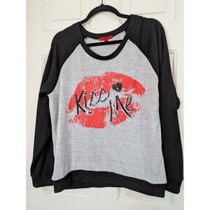 "Kiss Me" Knit Pullover Women's XL Gray Black Red Sequined Valentine's Lips L/S